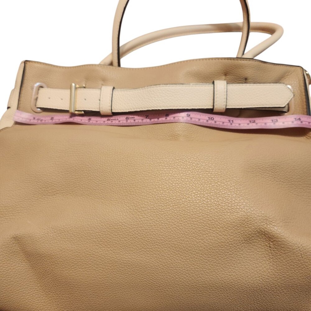 Beautiful Reed Beige and Tan Shoulder Purse - Picture 15 of 16